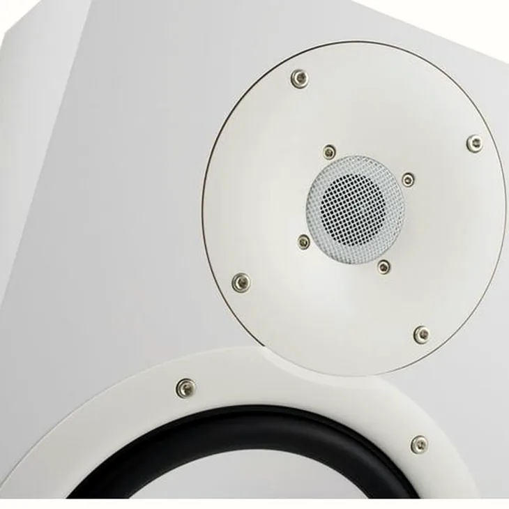 Yamaha HS 8 W Review: A closer look at the components